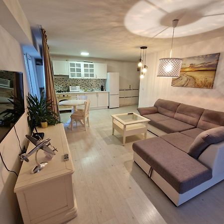 Wizz Pilot Residence Otopeni Luaran gambar